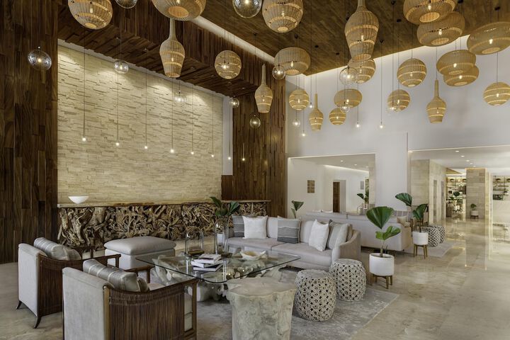 Entrance & Lobby