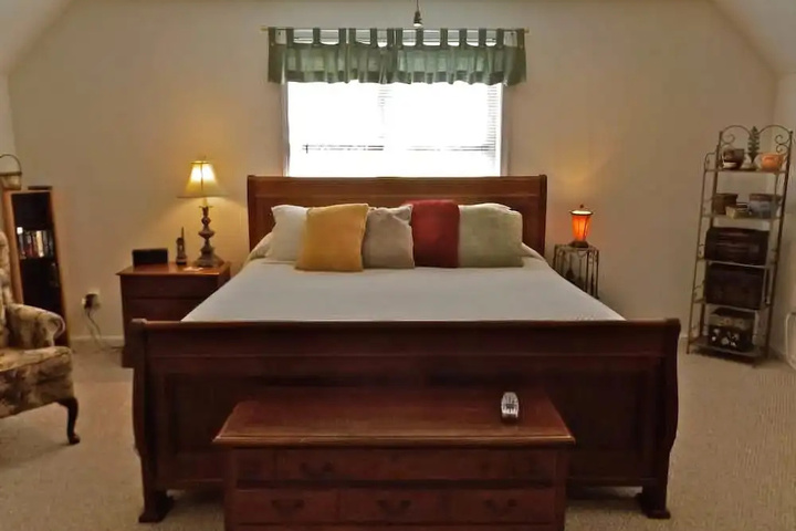 Room 2 of 18