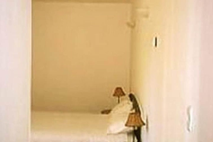 Room 9 of 33