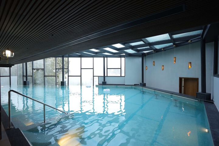 Pools & Facilities