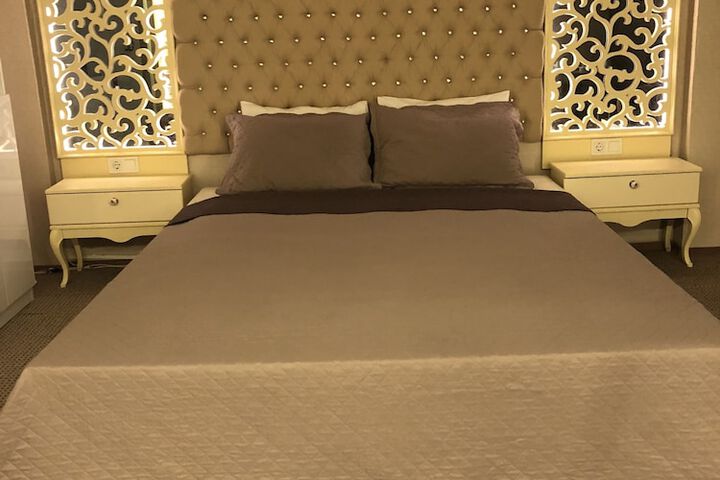 Room 11 of 44