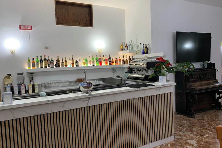 Lounge 18 of 28