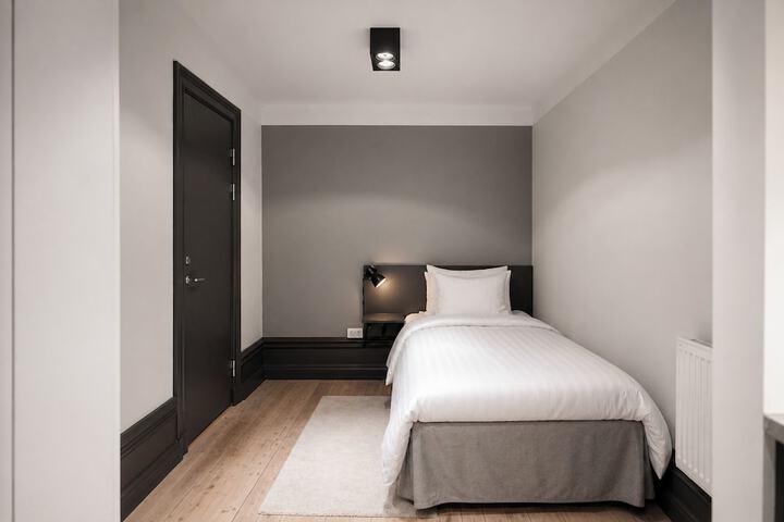 Room 16 of 108