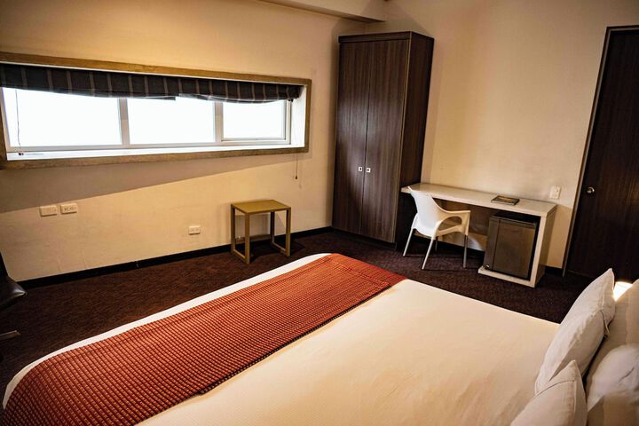 Room 10 of 29