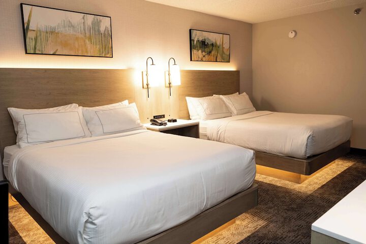 2 Queen Beds (5 of 5)