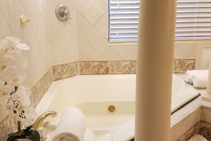 Private spa tub