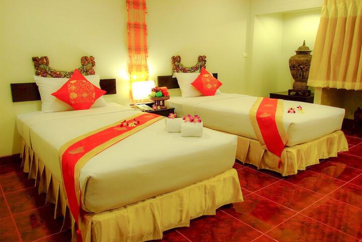 Room 13 of 82