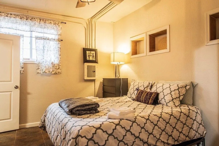 Cozy Concord One Bedroom