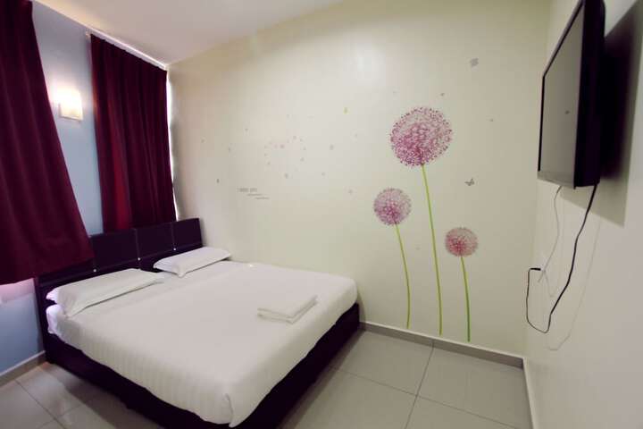 Room 9 of 32
