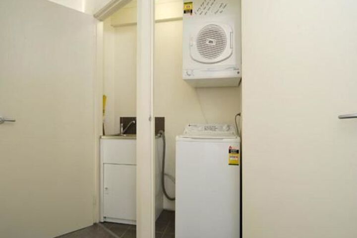 Room 9 of 11