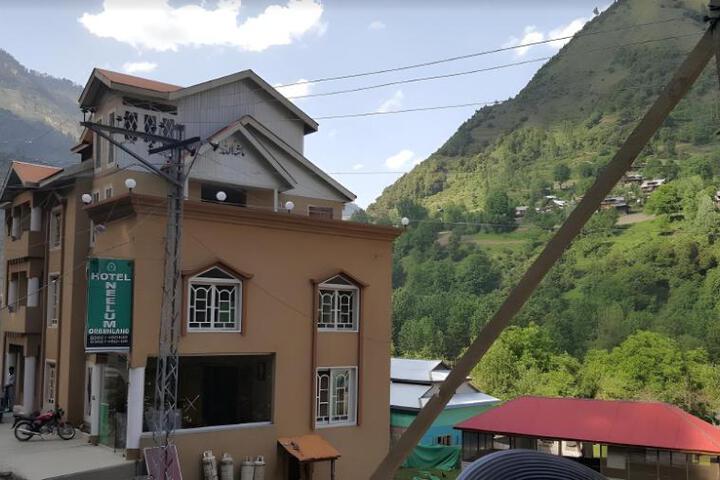 Neelum Green Land Hotel