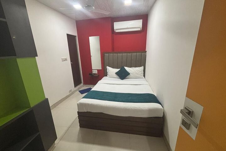 Room 14 of 27