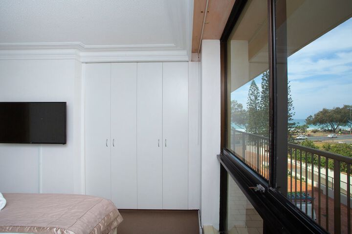 Room 9 of 75