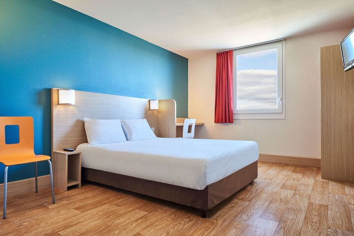 Room 25 of 65