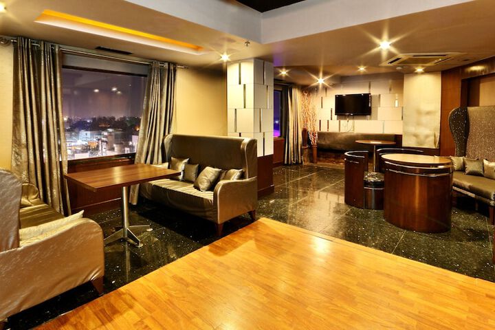 Lounge 90 of 95