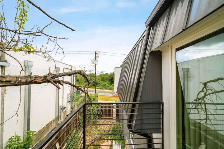 STYLISH 1BR NEAR UT MUELLER EVONIFY