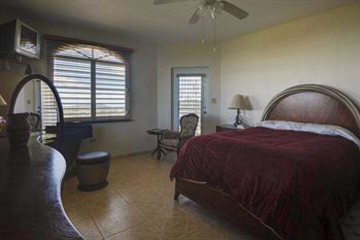 Room 8 of 28