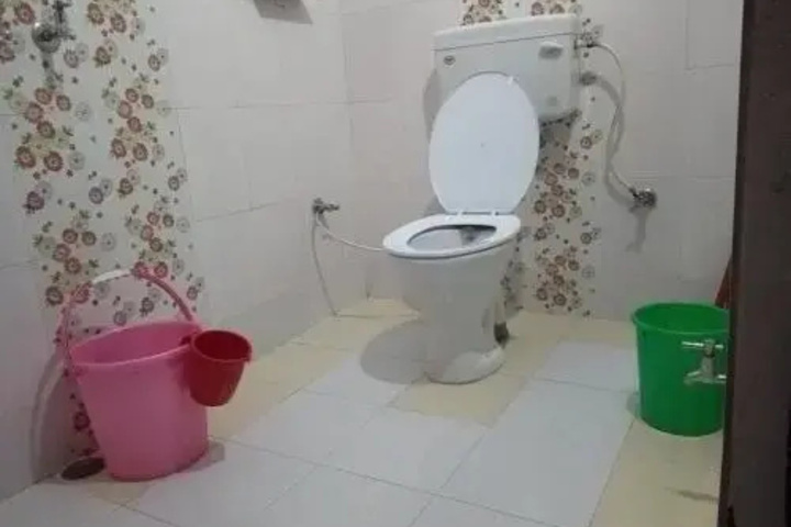 Room 8 of 18