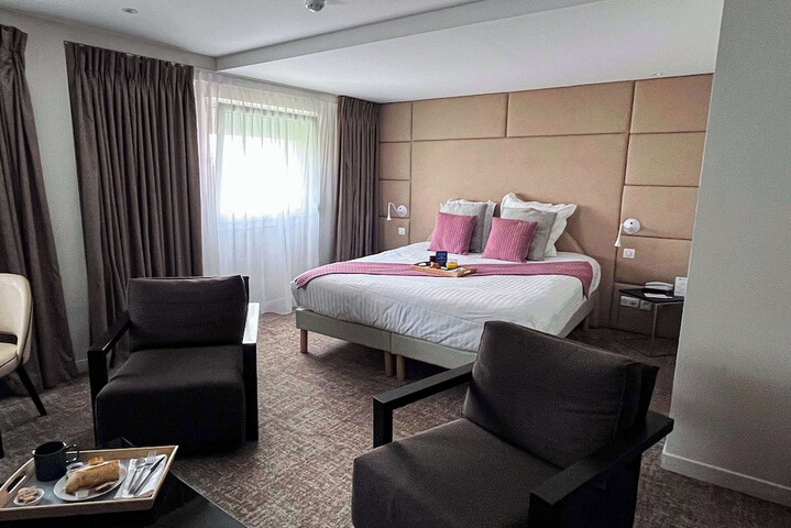Room 28 of 86