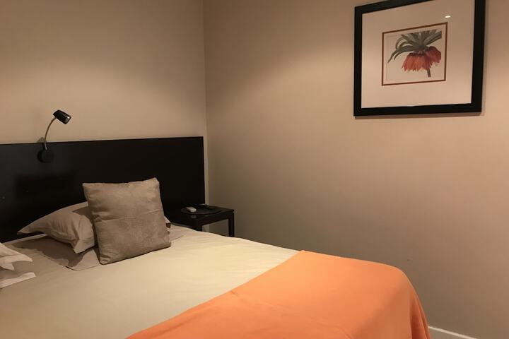 Room 9 of 18
