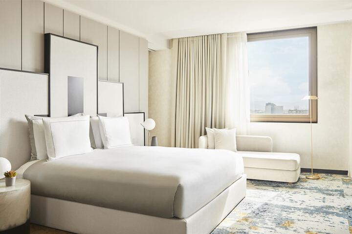 Room 25 of 172