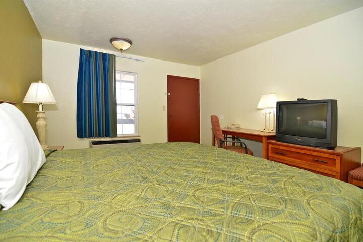 1 King Bed (1 of 4)