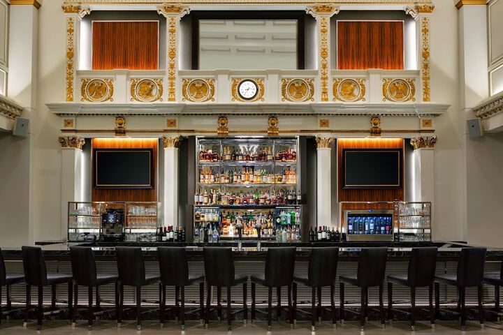 Lounge 97 of 144