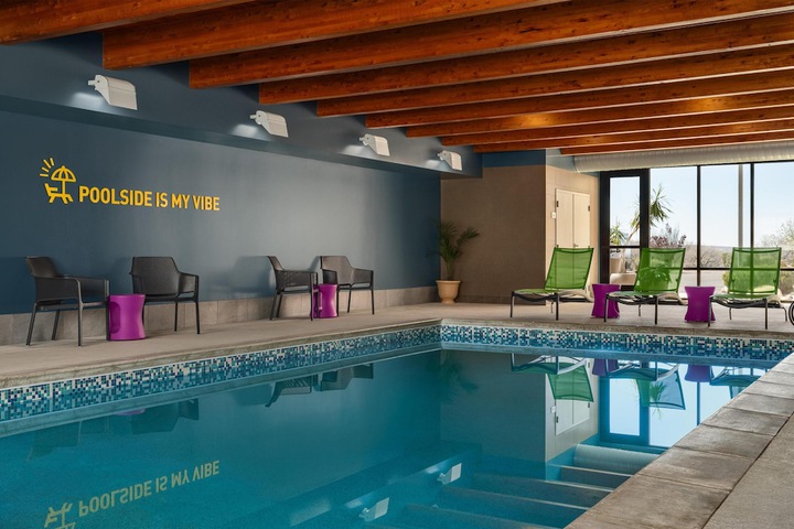 Hotel Pool