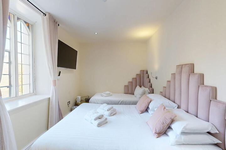 Room 10 of 92