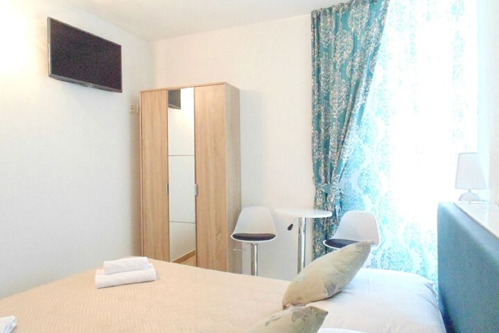 Room 28 of 80