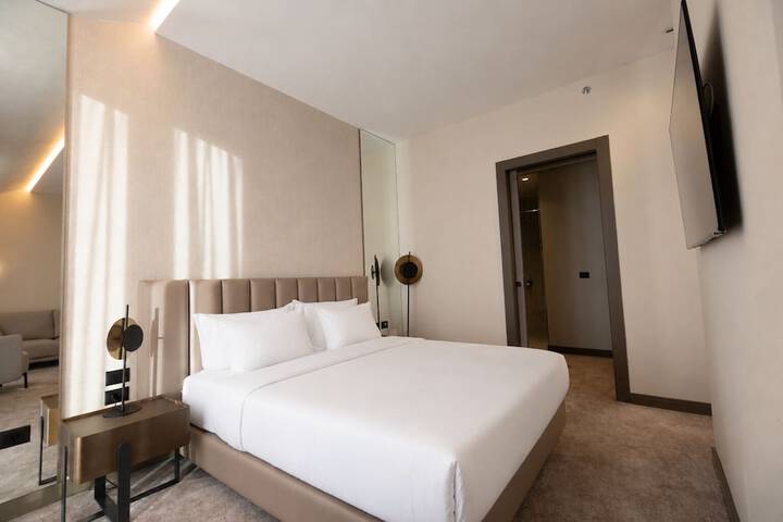 Room 30 of 176