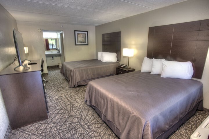 2 Double Beds (8 of 11)