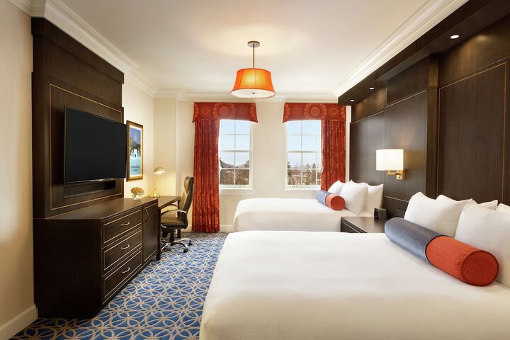 1 Queen Bed Main Building (10 of 29)
