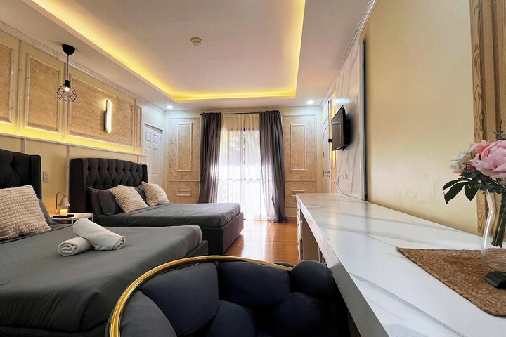 Room 3 of 182