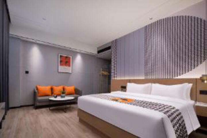Room 6 of 6