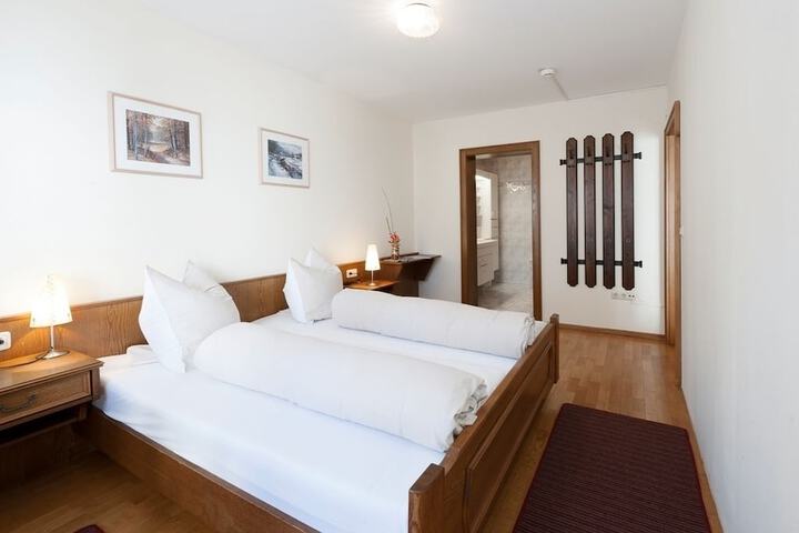Room 3 of 32