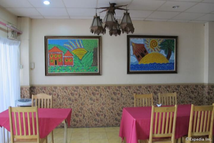 Dining 43 of 59