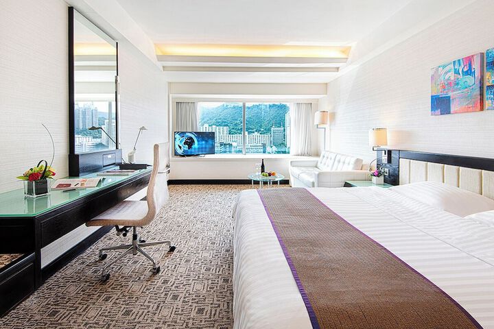 Room 42 of 106
