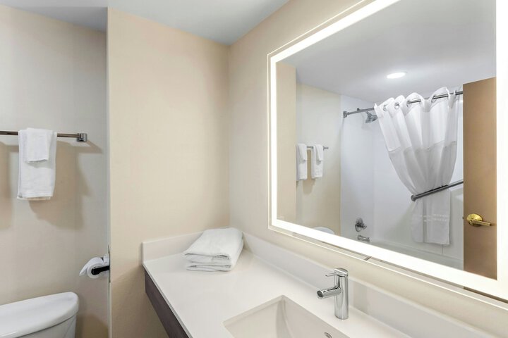 Room 42 of 67