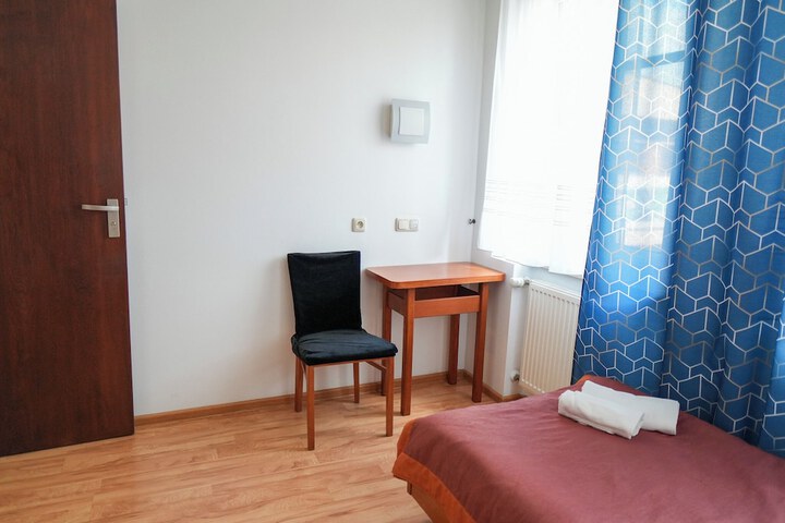 Room 25 of 77