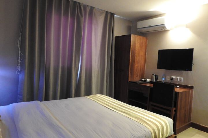 Room 9 of 30