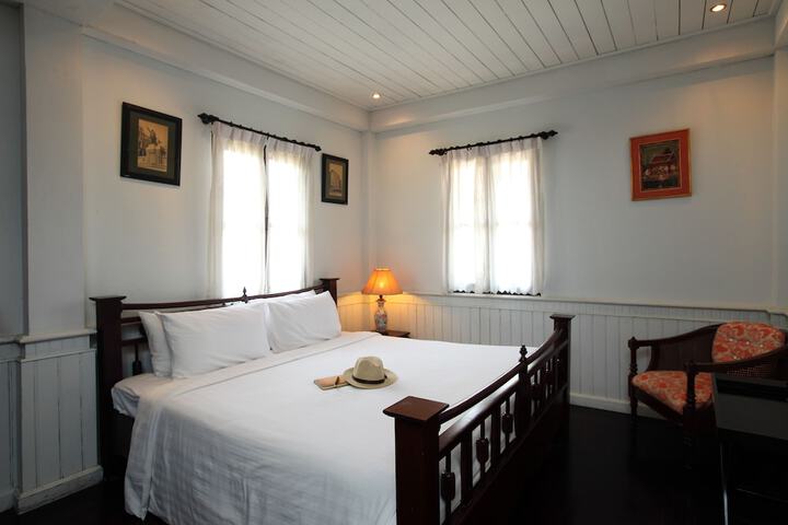 Room 14 of 33