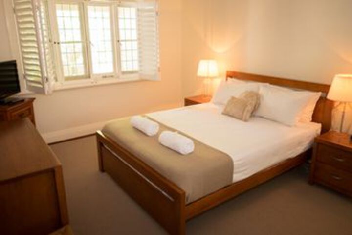 Room 4 of 11