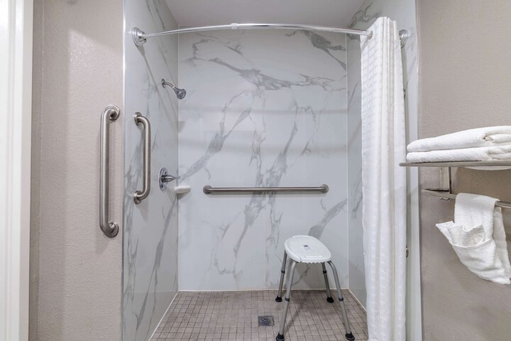 Room 34 of 58