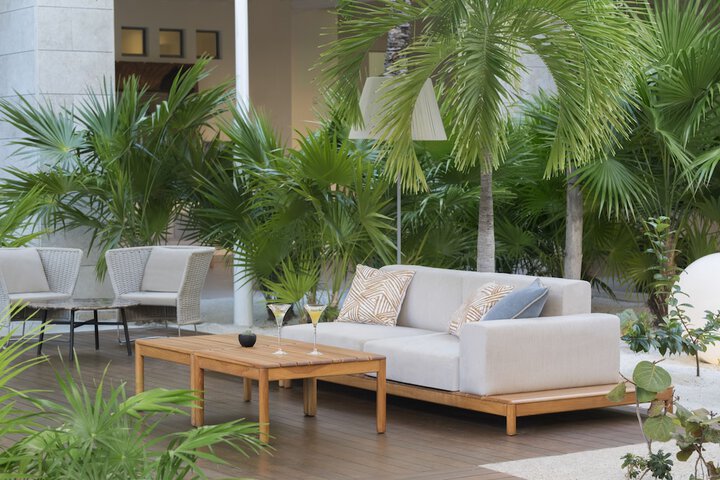 Lounge 41 of 51