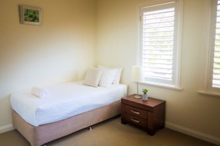Room 5 of 11