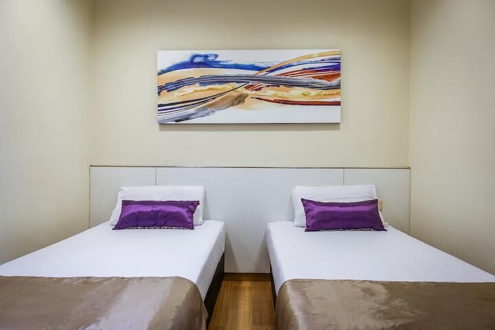Room 5 of 16