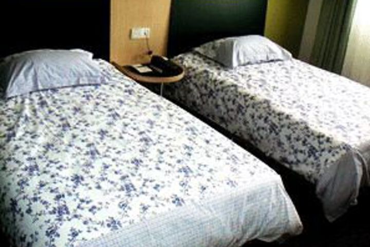 Room 2 of 4