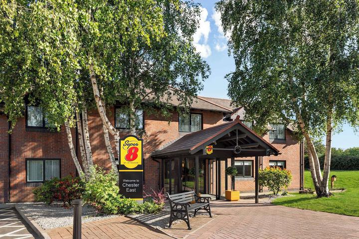 Super 8 by Wyndham Chester East in Chester