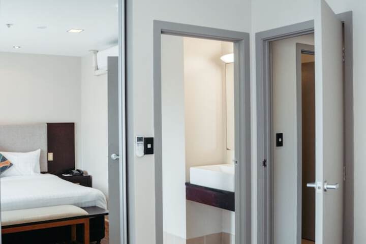 Room 20 of 99